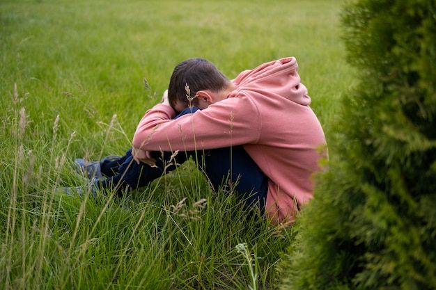 احساس گیر افتادن در زندگی؛ چرا این حس اینقدر زیاد شده و چطور از آن خارج شویم؟ احساس گیر افتادن در زندگی؛ چرا این حس اینقدر زیاد شده و چطور از آن خارج شویم؟